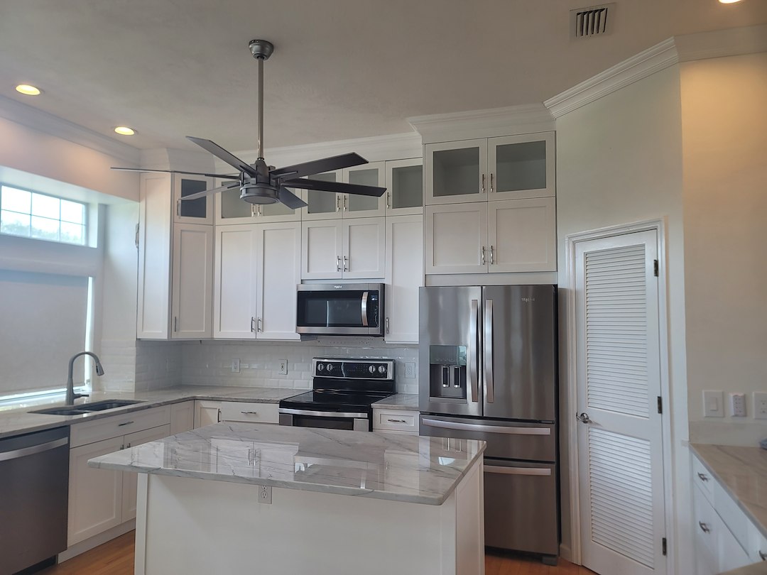 Custom-made kitchen cabinet quartz countertop (1) Thumbnail